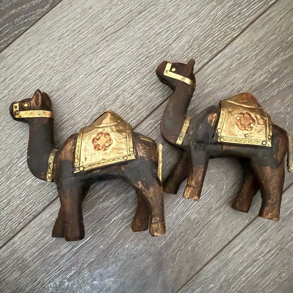 Vintage Wood Camel Figurine with Brass Copper Saddle Accents Home Decor 1970s - Picture 1 of 4